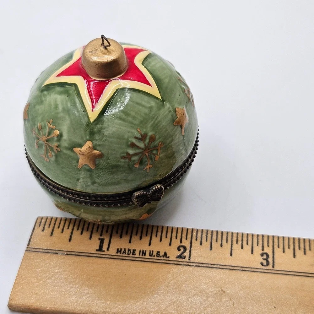 VTG Christmas Ornament Trinket Box Green Gold Stars Snowflakes Hinged Ceramic